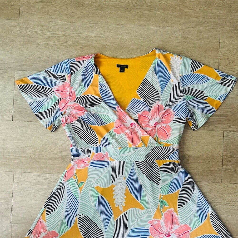 Ann Taylor Factory Dress Womens M Tropical Floral Leaf Faux Wrap Fit & - Picture 5 of 8